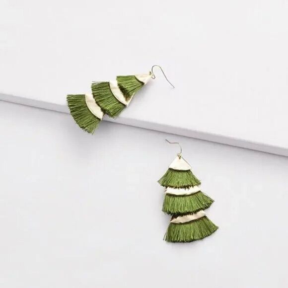 NWT Green Tassel Earrings - Picture 1 of 4